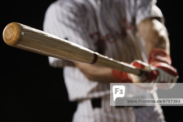 schaukeln schaukelnd schaukelt schwingen schwingt schwingend Spiel Close-up Baseball