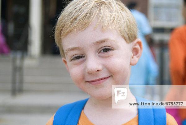 Rucksack  Portrait  Junge - Person  klein  frontal  Schule  Ontario  Toronto