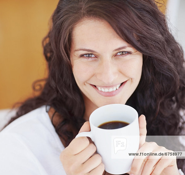 Frau  Entspannung  trinken  Kaffee