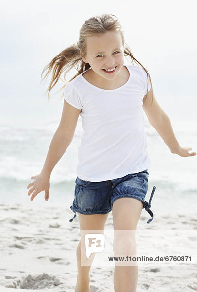 Portrait  Strand  rennen  10-11 Jahre  10 bis 11 Jahre  Mädchen
