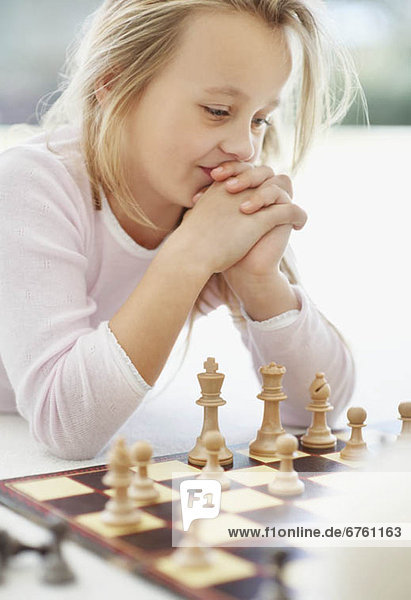 Schach  10-11 Jahre  10 bis 11 Jahre  Mädchen  spielen