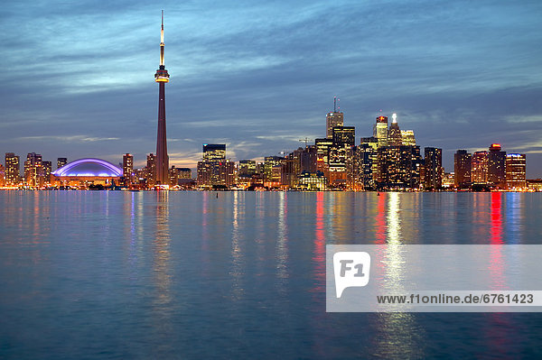Skyline  Skylines  Großstadt  Insel  Abenddämmerung  Ontario  Toronto