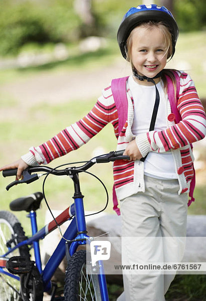 lächeln  Fahrrad  Rad  10-11 Jahre  10 bis 11 Jahre  Mädchen