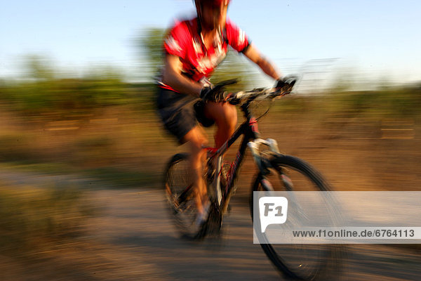 Mountainbiker in Bewegung