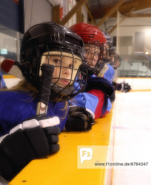 Teamwork  üben  jung  Mädchen  Hockey