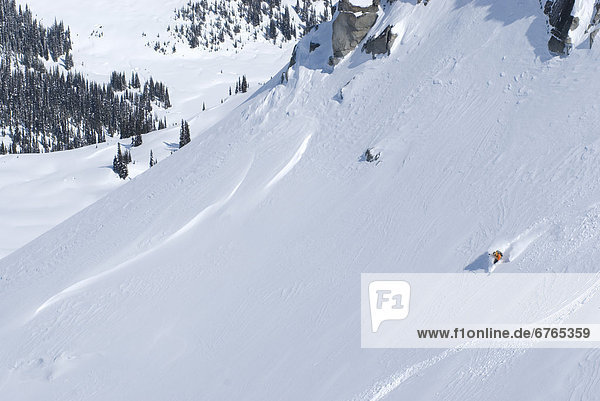 Skifahrer  drehen  schnitzen  Coast Mountains Kanada  British Columbia