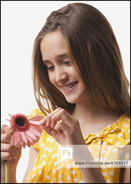 Jugendlicher  Blume  Blütenblatt  aufheben  Mädchen