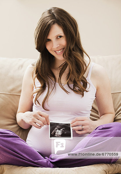 Vereinigte Staaten von Amerika  USA  Frau  Fotografie  halten  Schwangerschaft  jung  Baby  Utah