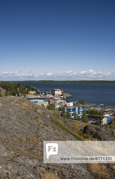Stadt  See  Strauch  Monument  Ignoranz  groß  großes  großer  große  großen  Pilot  Northwest Territories  alt