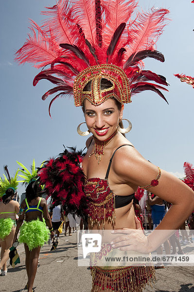 Frau in Kostüm für die Caribana Festival Parade  Toronto  Ontario