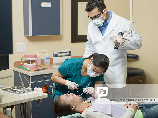 Patientin  Chirurgie  Zahnpflege  Zahnarzt