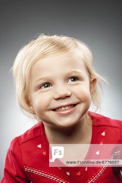 hoch  oben  Studioaufnahme  Portrait  Fröhlichkeit  sehen  2-3 Jahre  2 bis 3 Jahre  Mädchen