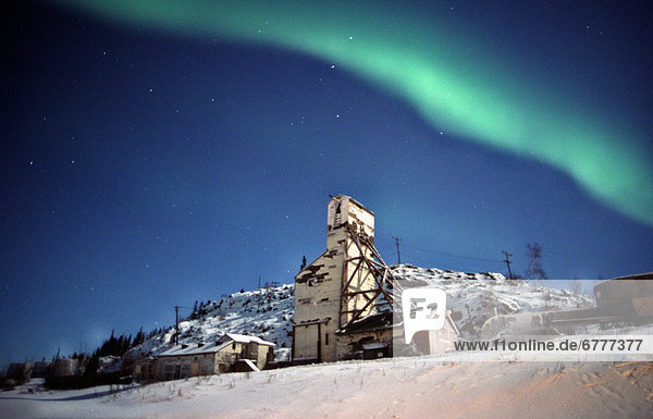 über  Gold  Polarlicht  Northwest Territories  Bergwerk  Grube  Gruben  alt