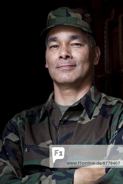 Portrait  Mann  reifer Erwachsene  reife Erwachsene  Kleidung  Militär