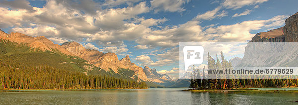 Panorama  See  Insel  Maligne Lake  Jasper Nationalpark  Alberta
