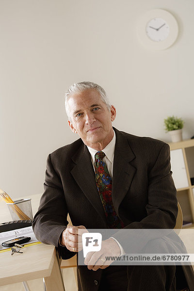 Senior  Senioren  Portrait  Geschäftsmann  lächeln