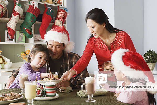 Fröhlichkeit  Weihnachten  Gericht  Mahlzeit  2  Tochter  10-11 Jahre  10 bis 11 Jahre