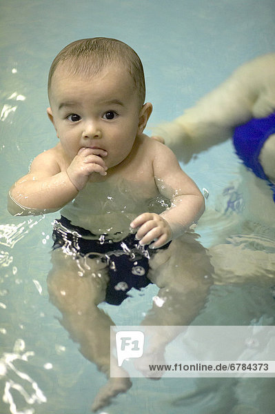 Junge - Person Schwimmbad Baby