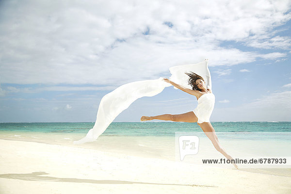 springen  Schönheit  Strand  Tänzer  weiß  fließen  Stoff  Himmel  Ballett  Hawaii  Oahu
