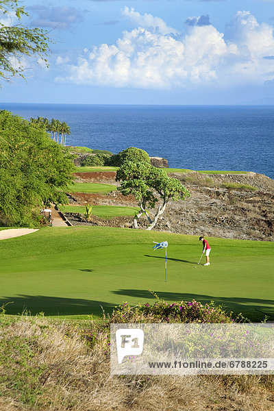 Frau  grün  Herausforderung  einlochen  Golfsport  Golf  Kurs  Hawaii  Lanai