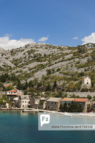 nahe stehend Zusammenhalt bauen Europa Gebäude Südeuropa schäbig Kroatien Dalmatien