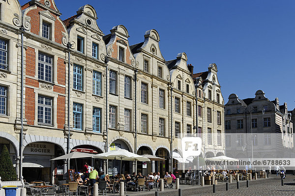 Frankreich Europa Gebäude Quadrat Quadrate quadratisch quadratisches quadratischer Platz