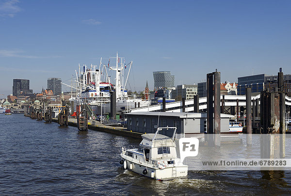 Hamburger Hafen  Überseebrücke  City-Sportboothafen  Landungsbrücken  Hansestadt Hamburg  Deutschland  Europa