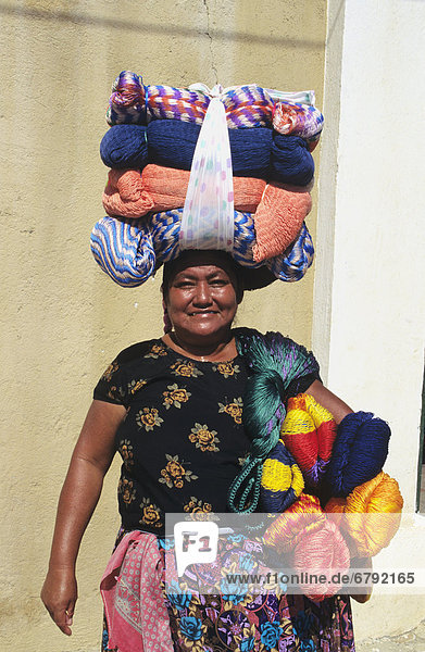 Frau  balancieren  Mexiko  Bündel  Marktplatz