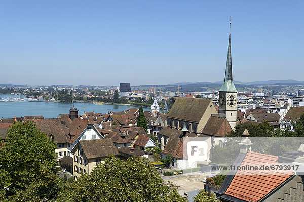 Altstadt von Zug mit reformierter Kirche im Vordergrund  Zug  Schweiz  Europa