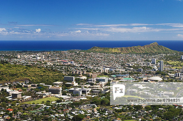 Hawaii  Oahu  Honolulu  Diamond Head and UH Manoa campus seen from the lookout at Pu'u Ualaokua Park.