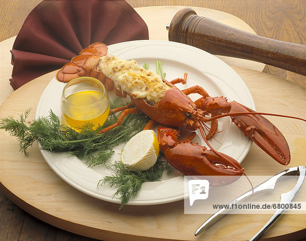 Lobster Thermador  lemon and butter  garnish on plate  wooden platter C1179