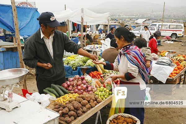 Lima  Hauptstadt  Blumenmarkt  Frische  Gemüse  kaufen  Markt  Peru