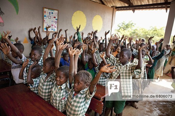 Klassenzimmer  Himmel  Afrika  voll  Mosambik