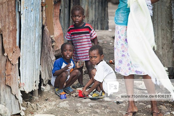 Außenaufnahme  stehend  Frau  Junge - Person  Spiel  jung  3  Haiti