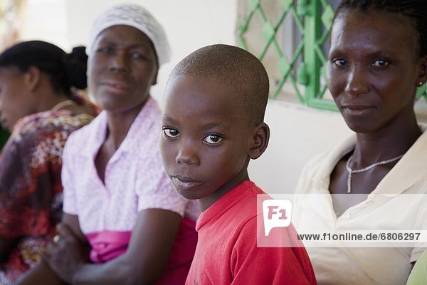 Frau  Junge - Person  warten  Krankenhaus  Aktivitäten  Haiti  Hoffnung