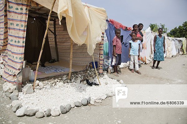 hoch oben Stolz nehmen Wohnhaus Tischset unbebautes Grundstück Provisorium Haiti