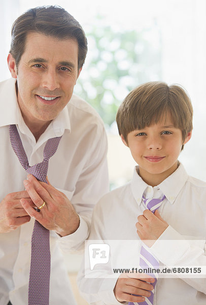 unterrichten  Menschlicher Vater  Sohn  Krawatte  10-11 Jahre  10 bis 11 Jahre