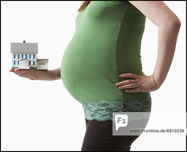 Frau Modell halten Architektur Schwangerschaft