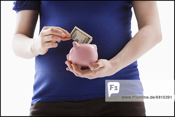 Anschnitt  Frau  Schwangerschaft  Geld  Mittelpunkt  schießen  Studioaufnahme  Bank  Kreditinstitut  Banken