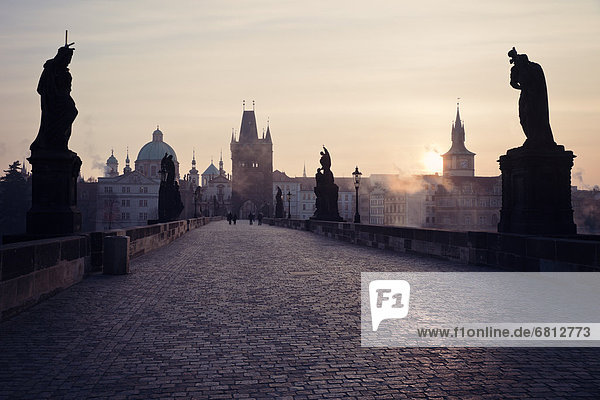 Prag  Hauptstadt  Palast  Schloß  Schlösser  Morgen  über  Brücke  früh  Ansicht