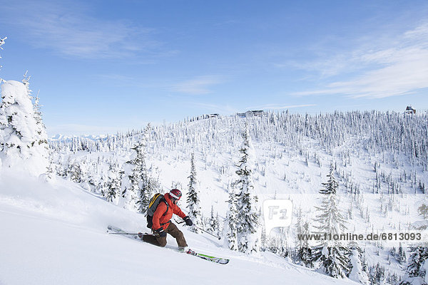 Landschaftlich schön  landschaftlich reizvoll  Berg  Mann  Skisport  Gesichtspuder