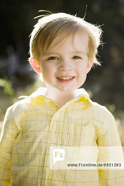 Portrait  Fröhlichkeit  Junge - Person  jung  Außenaufnahme  5-9 Jahre  5 bis 9 Jahre