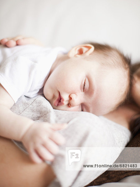 Zusammenhalt  schlafen  Mädchen  Mutter - Mensch  Baby