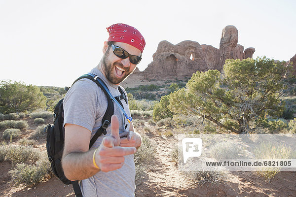 Vereinigte Staaten von Amerika  USA  Mann  Pose  Landschaft  Mittelpunkt  Erwachsener  Moab  Utah