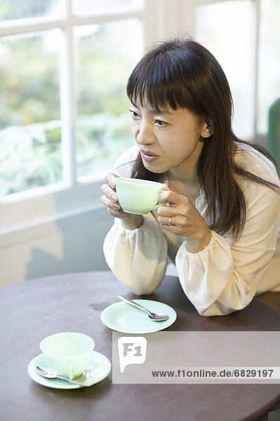 Frau Cafe trinken Kaffee