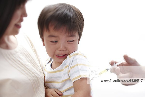 weinen  halten  Junge - Person  Impfung  Mutter - Mensch  Baby