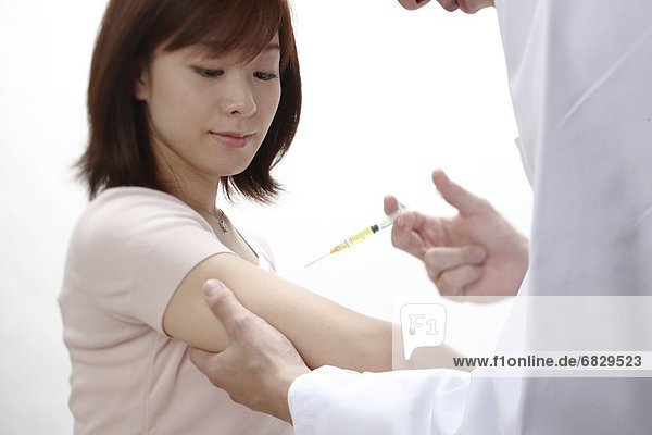 Woman gets a vaccination from her doctor