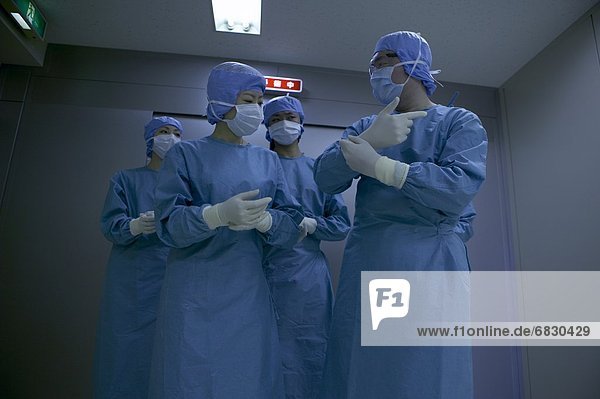 4  Chirurg  Chirurgie  Kleidung