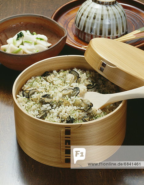Rice cooked with oysters