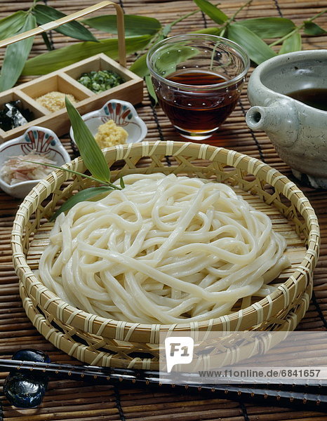 Udon noodles with condiments